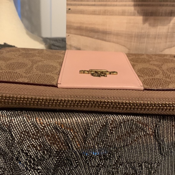 Coach Slim Accordion Zip Wallet In Colorblock Signature Canvas. Tan and pink - Picture 8 of 10